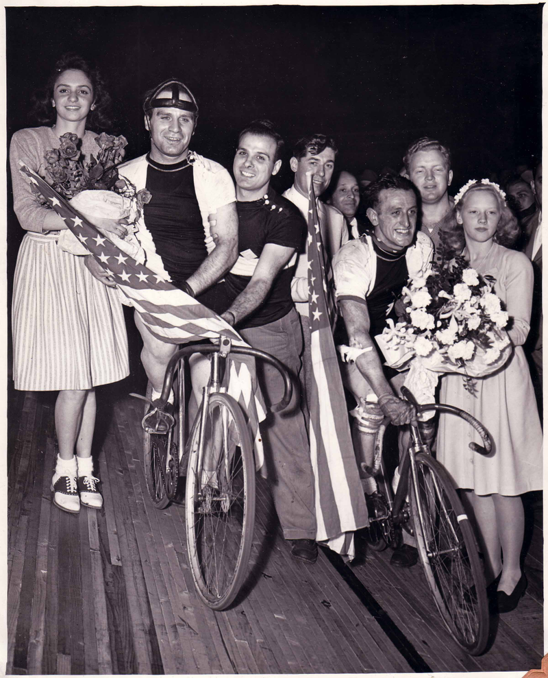 Illustration for article titled Whatever Happened To The "Dangerous Damn Sport" Of Six-Day Bike Races?
